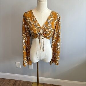 Emory Park, Women's Mustard Long Flared Sleeve Crop Top, Leaf Print SZ L